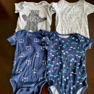 Set of 4 onesies with 2 interchangeable pants. 12m